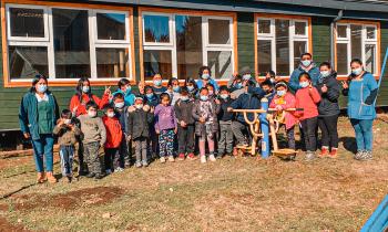 Celebran cierre de proyecto de mejoramiento térmico y energético en Escuela de Isla Huapi