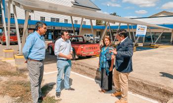 Celebran semana de la eficiencia energética con visita a innovador estacionamiento solar en La Unión