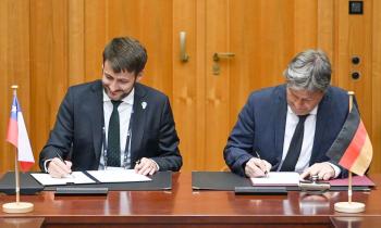Ministro Pardow firma ampliación de acuerdo sobre Energía con Alemania y sella programa de becas en Hidrógeno Verde para jóvenes chilenos