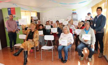 Adultos mayores de Iquique se capacitan en eficiencia energética