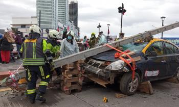 Con simulacro de choque a poste lanzan campaña para prevenir accidentes en Fiestas Patrias