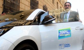 Ministro de Energía utilizará automóvil eléctrico para movilizarse