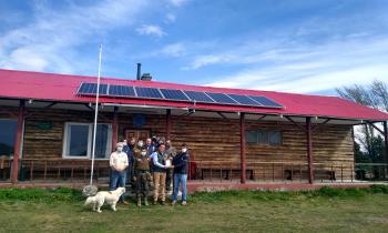 Club de Pesca y Caza “Punta Arenas” estrena sistema fotovoltaico que reemplazará sus antiguas lámparas a gas p...