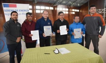 Constituyen el primer Comité de Electrificación de Isla Huapi