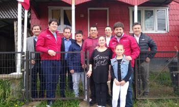 Autoridades visitan a paciente electrodependiente de Llanquihue y explican los beneficios del convenio entre e...