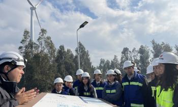 Seremi de Energía impulsa la participación femenina en la industria energética durante visita al Parque Eólico...