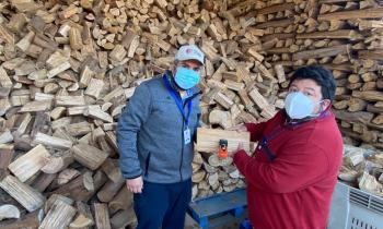 Refuerzan llamado a utilizar leña seca en hogares y preferir lugares de venta con el sello de Calidad de Leña 