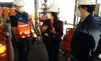 Energía Tarapacá y SEC analizan plan de seguridad en planta de almacenamiento de gas