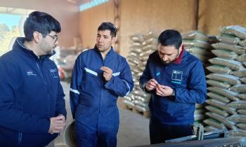 Seremis de Energía y Medio Ambiente visitaron emprendimiento pelletero de Ñiquén