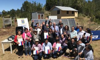 Familias aisladas de Cochamó cumplieron el anhelado sueño de tener energía eléctrica gracias a paneles solares