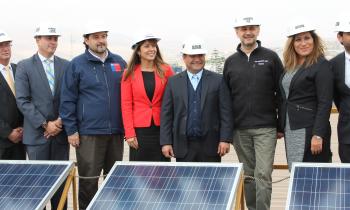 Hospicianos celebran inauguración de dos Techos Solares Públicos para su comuna 