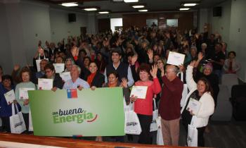 Más de 150 vecinos de Iquique aprenden a ahorrar Con Buena Energía 