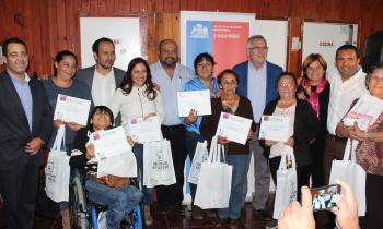 Vecinos de Coquimbo aprenden ahorro de energía y reciben kits eficientes 