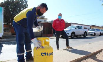 Seremi de Energía constata los nuevos protocolos en reparto de bidones de gas