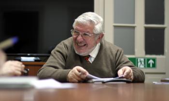 SEREMI de Energía de Magallanes, Nolberto Sáez, saluda a la Prensa en su día