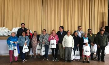 Más de 100 familias reciben kits de ampolletas en la comuna de Puyehue