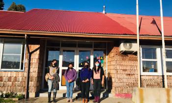 Comunidad educativa de Escuela Rural La Capilla de Isla Tenglo resalta beneficios de la calefacción eléctrica...