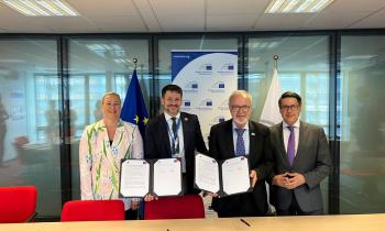 Gobierno firma acuerdo con el Banco Europeo de Inversiones para acelerar transición energética en Chile