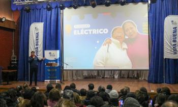 Ministro Pardow visitó comuna de La Granja para entregar detalles del subsidio eléctrico para familias más vulnerables